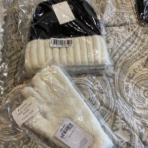 SUPER CLEARANCE SALE!!  Cute hat & gloves set